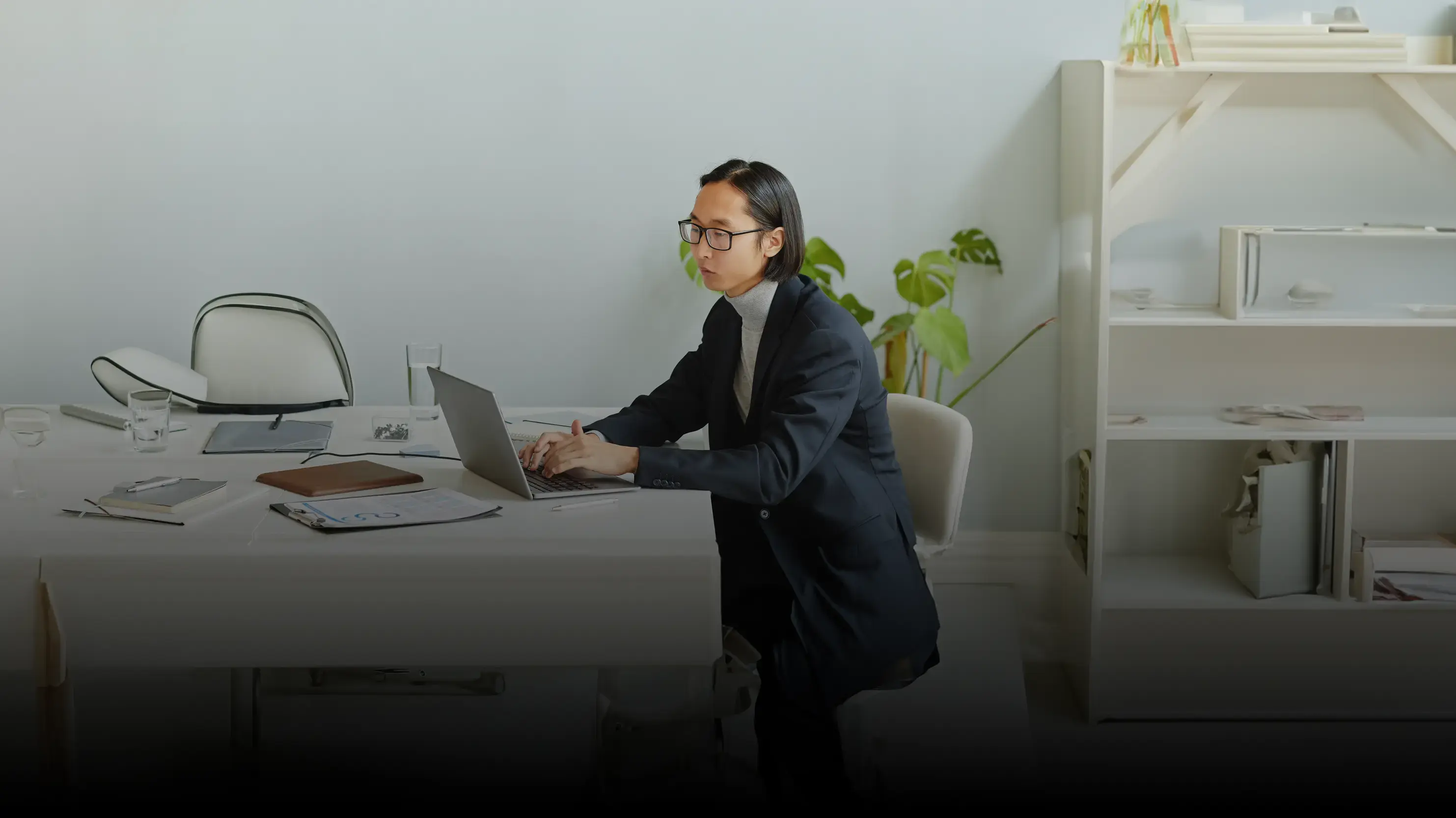 HERO_MOBILE MBA FINANCE HERO IMAGE 6